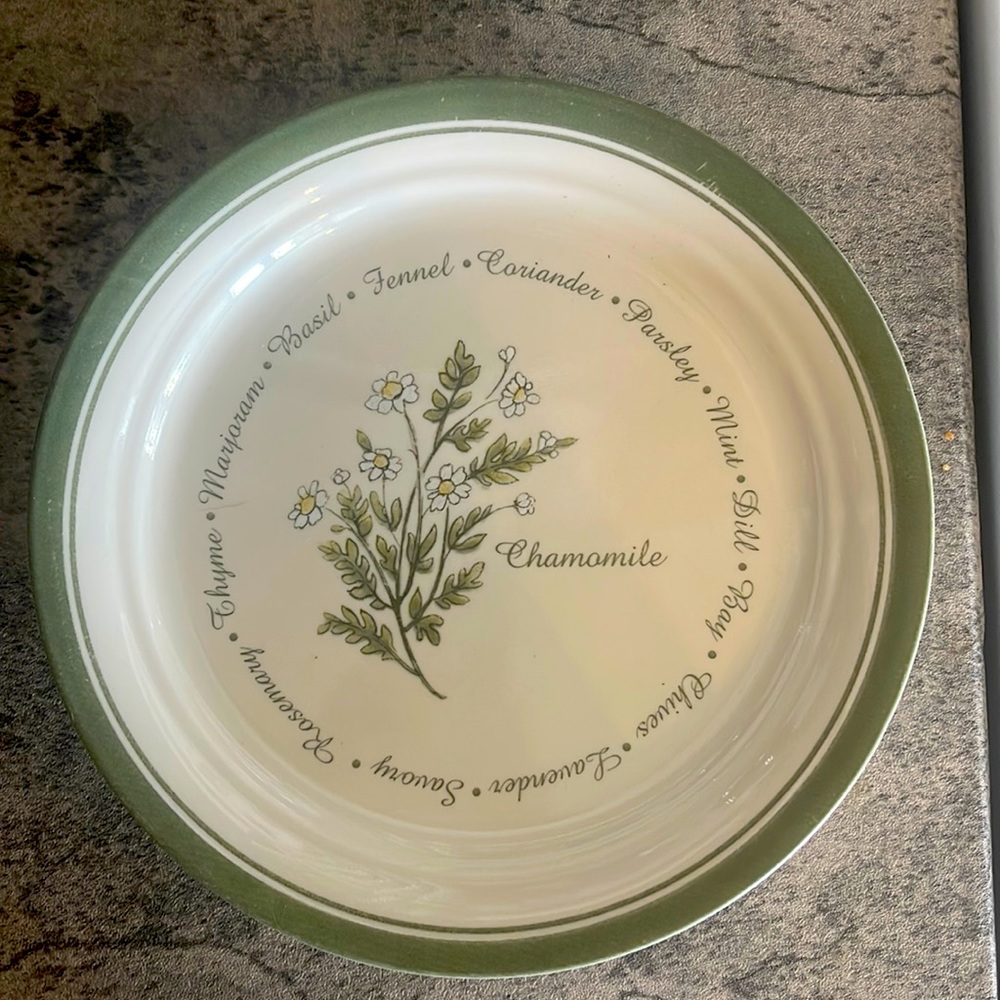 Set of 6 Corelle salad/lunch plates